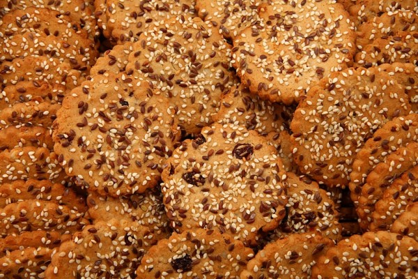 “Viktorija” oatmeal cookies with raisins, sunflower seeds, sesame seeds, and linseeds