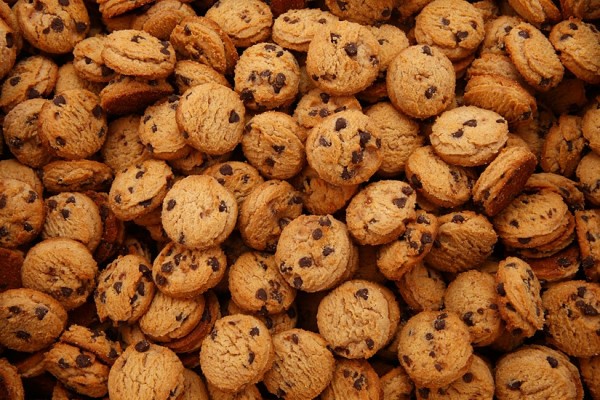 Cookies „With chocolate flavored chips“